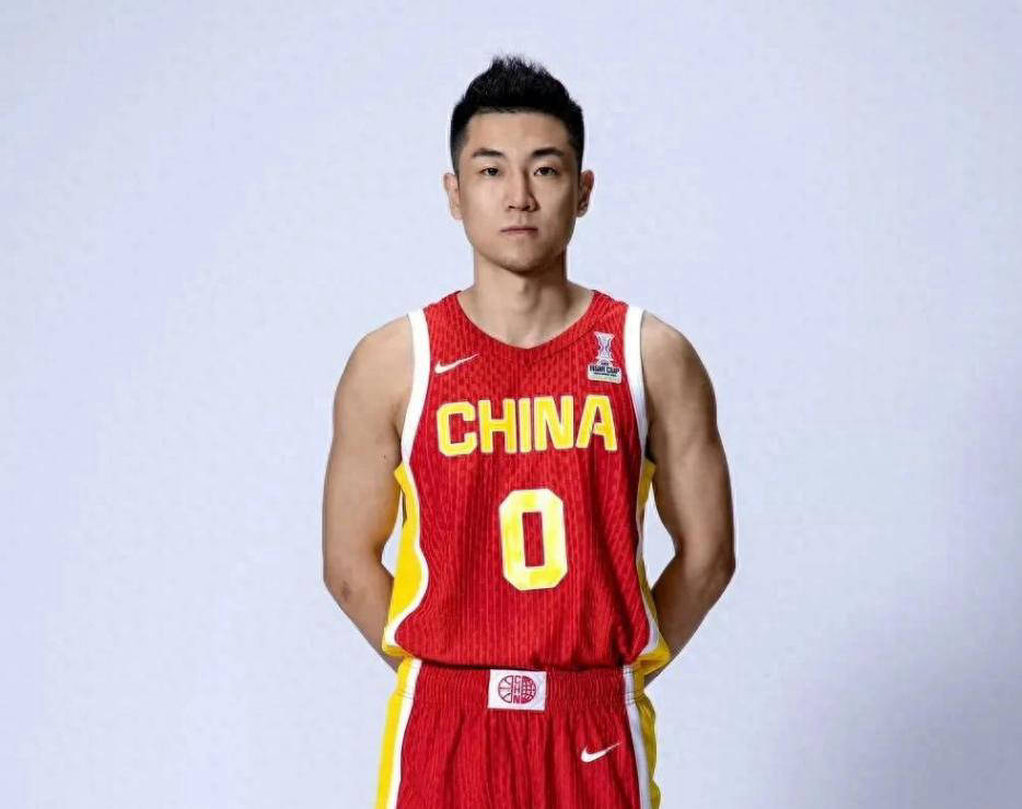 天津男篮严防死守，稳步推进比赛进程