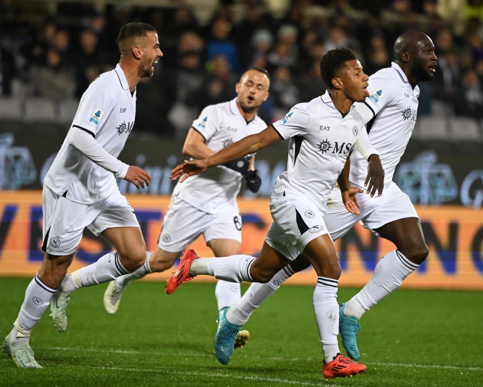 佛罗伦萨力压对手,全力争胜 佛罗伦萨力压对手,全力争胜