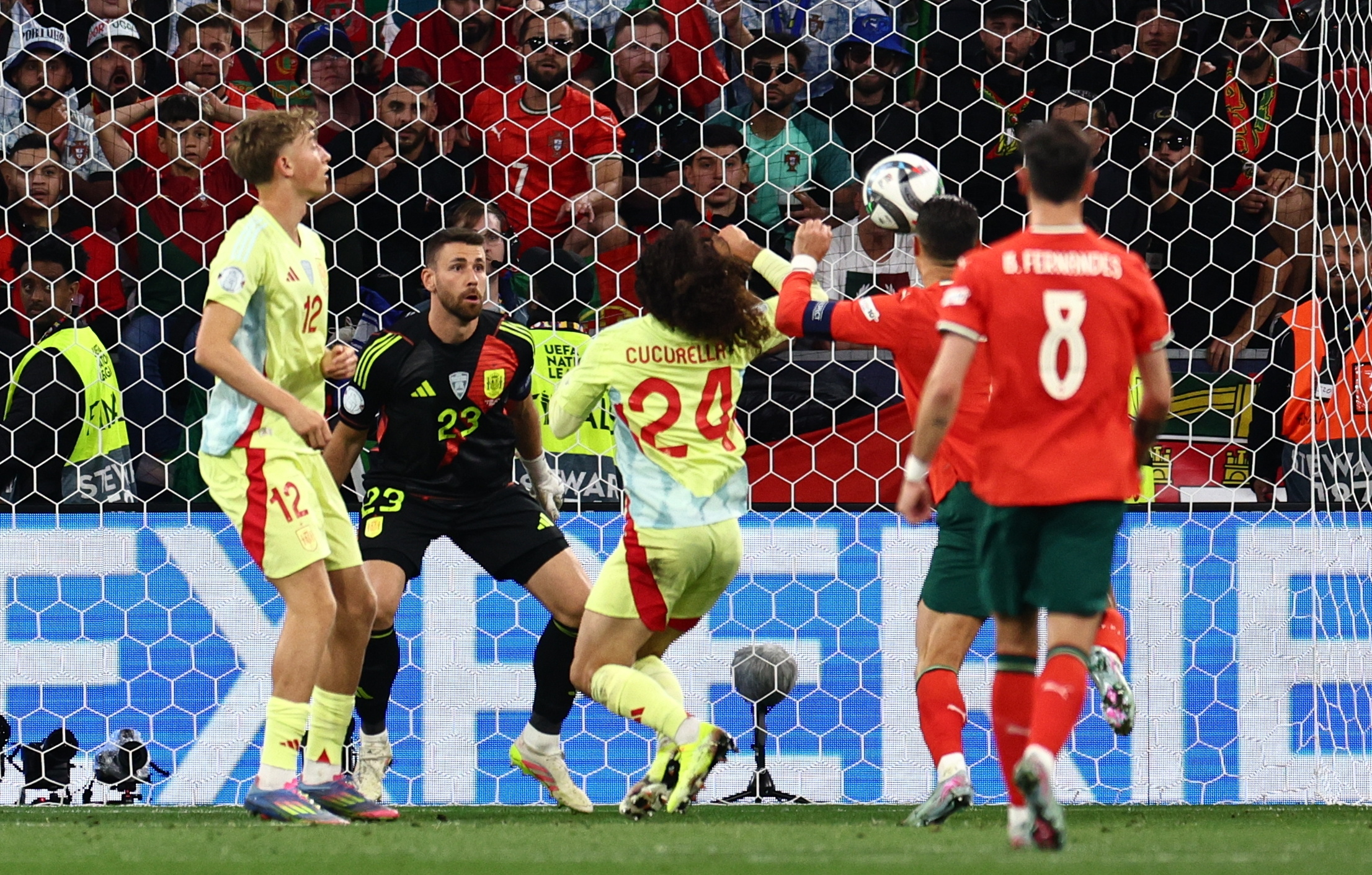 豪门对决!欧洲最强足球队争夺冠军 豪门对决!欧洲最强足球队争夺冠军