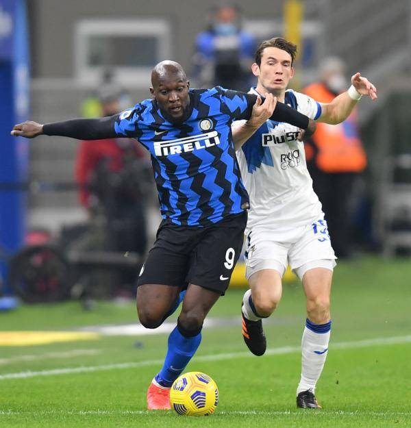 国际米兰客场大胜维罗纳,领跑积分榜 国际米兰客场大胜维罗纳,领跑积分榜