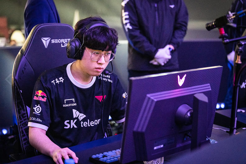 C9绝杀GEN,Zeus开启传奇时刻峡谷大战淘汰赛,点燃全场激情 C9绝杀GEN,Zeus开启传奇时刻峡谷大战淘汰赛,点燃全场激情