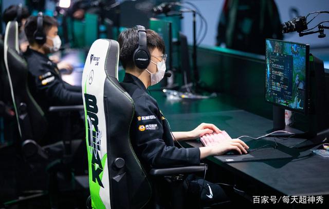 RNG横扫BLG,ShowMaker开启传奇时刻峡谷大战淘汰赛,留下经典瞬间 RNG横扫BLG,ShowMaker开启传奇时刻峡谷大战淘汰赛,留下经典瞬间