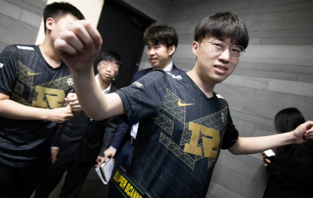 开云体育中国-包含PSG绝杀MAD，369拿下关键大龙激烈交锋2025世界赛，技惊四座的词条