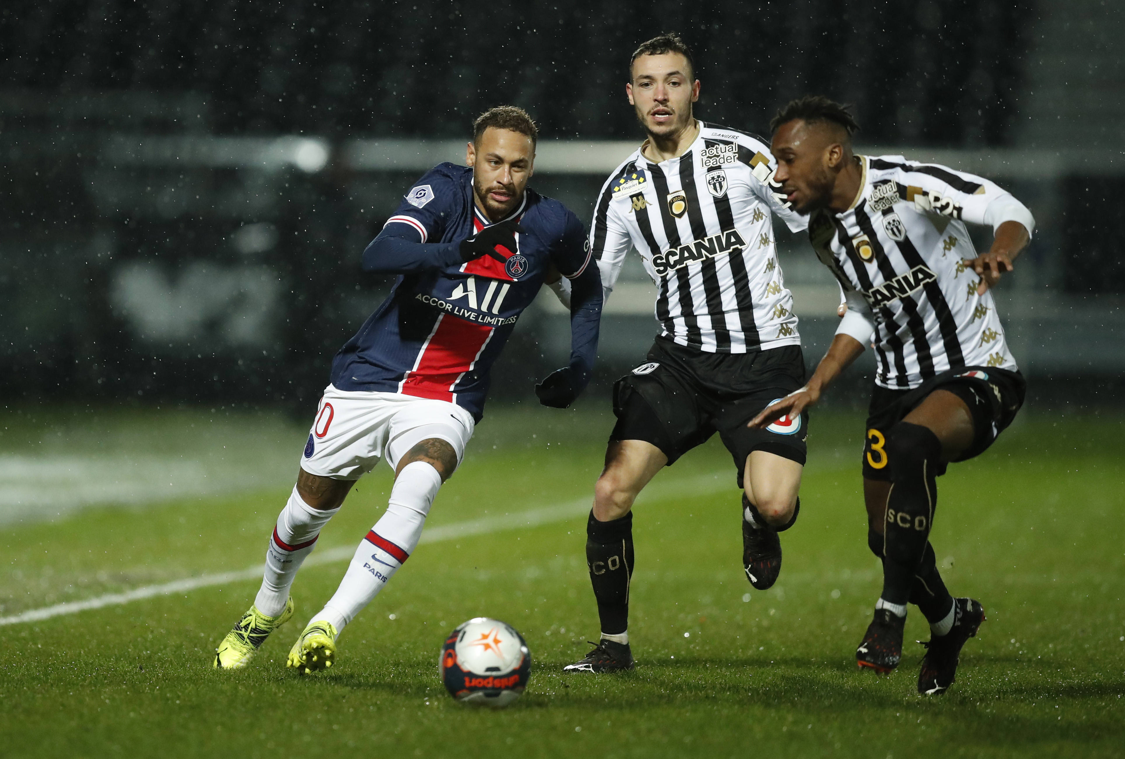 昂热逆袭击败马赛,重振旗鼓 昂热逆袭击败马赛,重振旗鼓