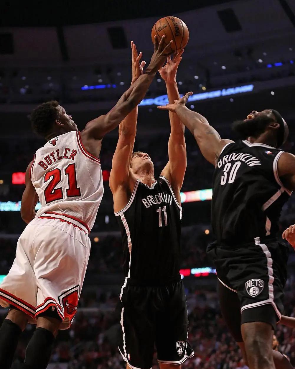 篮网主场击败猛龙,厄文出色发挥成全队得分王 篮网主场击败猛龙,厄文出色发挥成全队得分王