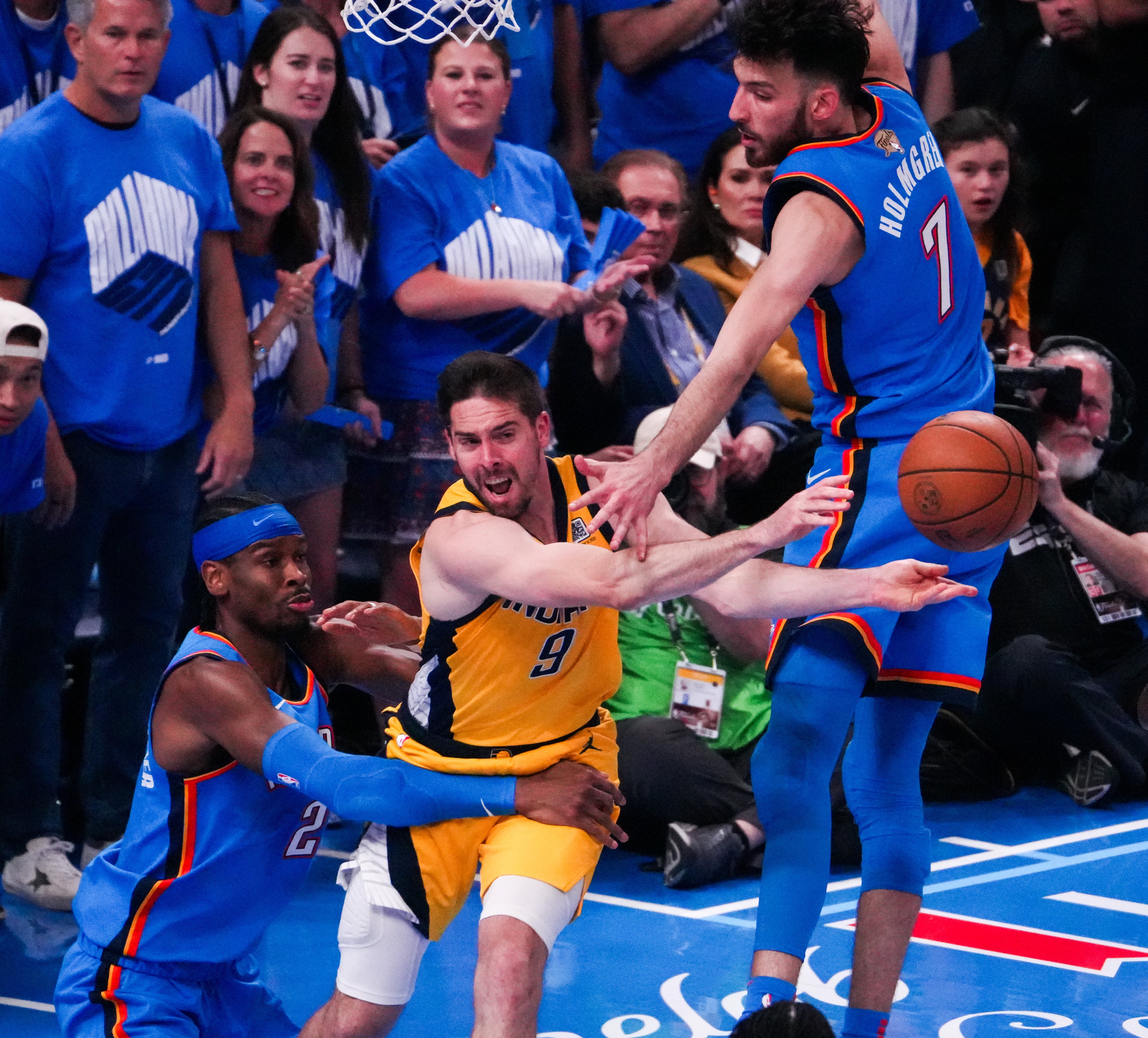 勇士队逆转雷霆取得连胜 勇士队逆转雷霆取得连胜