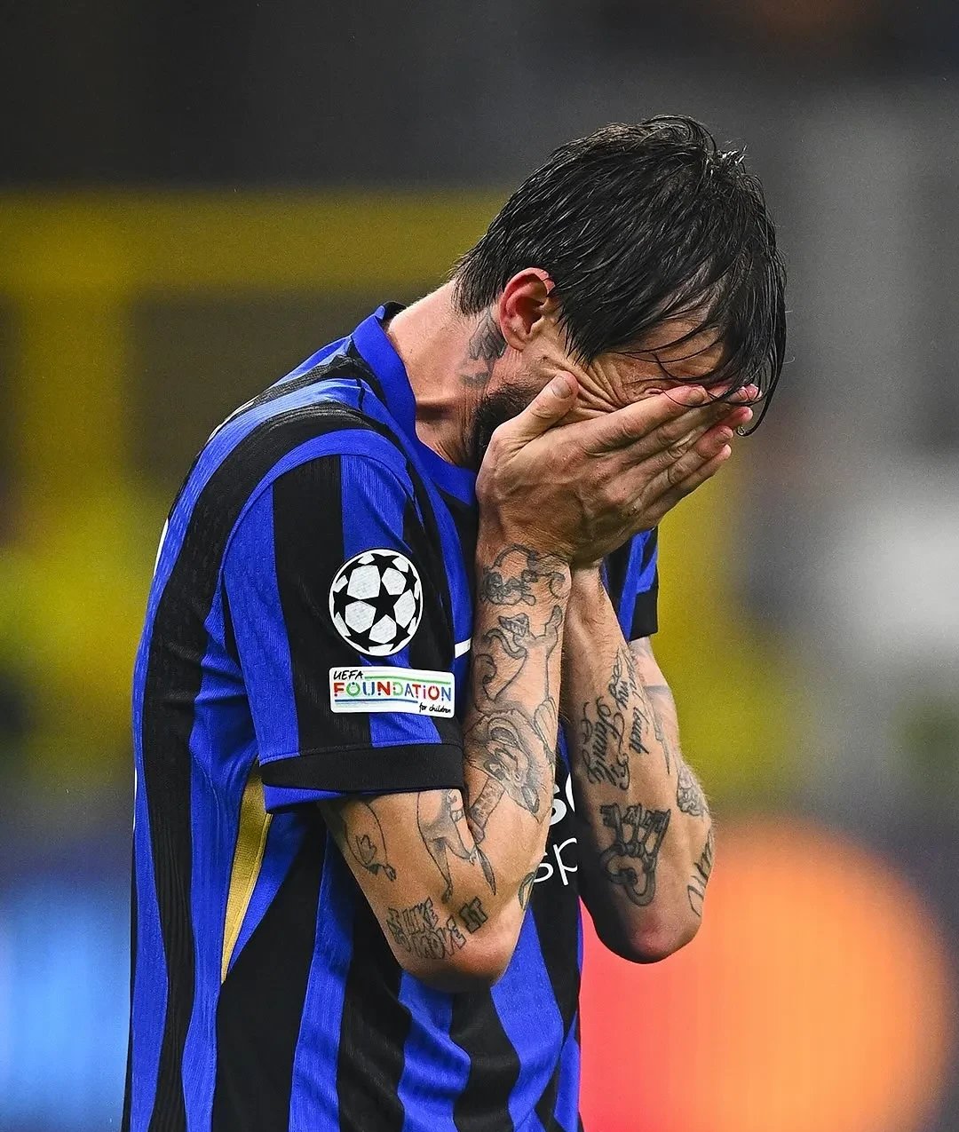 AC米兰后卫受伤,赛季前景黯淡 AC米兰后卫受伤,赛季前景黯淡