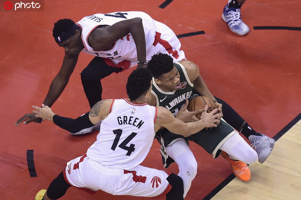 猛龙队气势如虹,强阵如洪守卫主场 猛龙队气势如虹,强阵如洪守卫主场