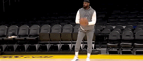 湖人队球员备战期间坚持每日训练 湖人队球员备战期间坚持每日训练