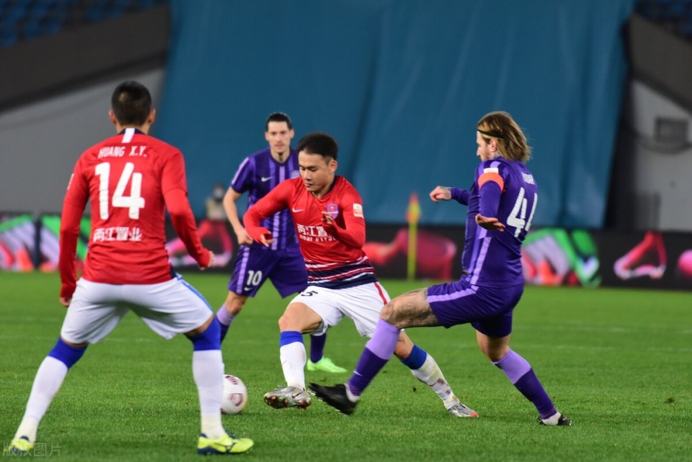 河南建业不敌申花,保级形势愈发严峻 河南建业不敌申花,保级形势愈发严峻