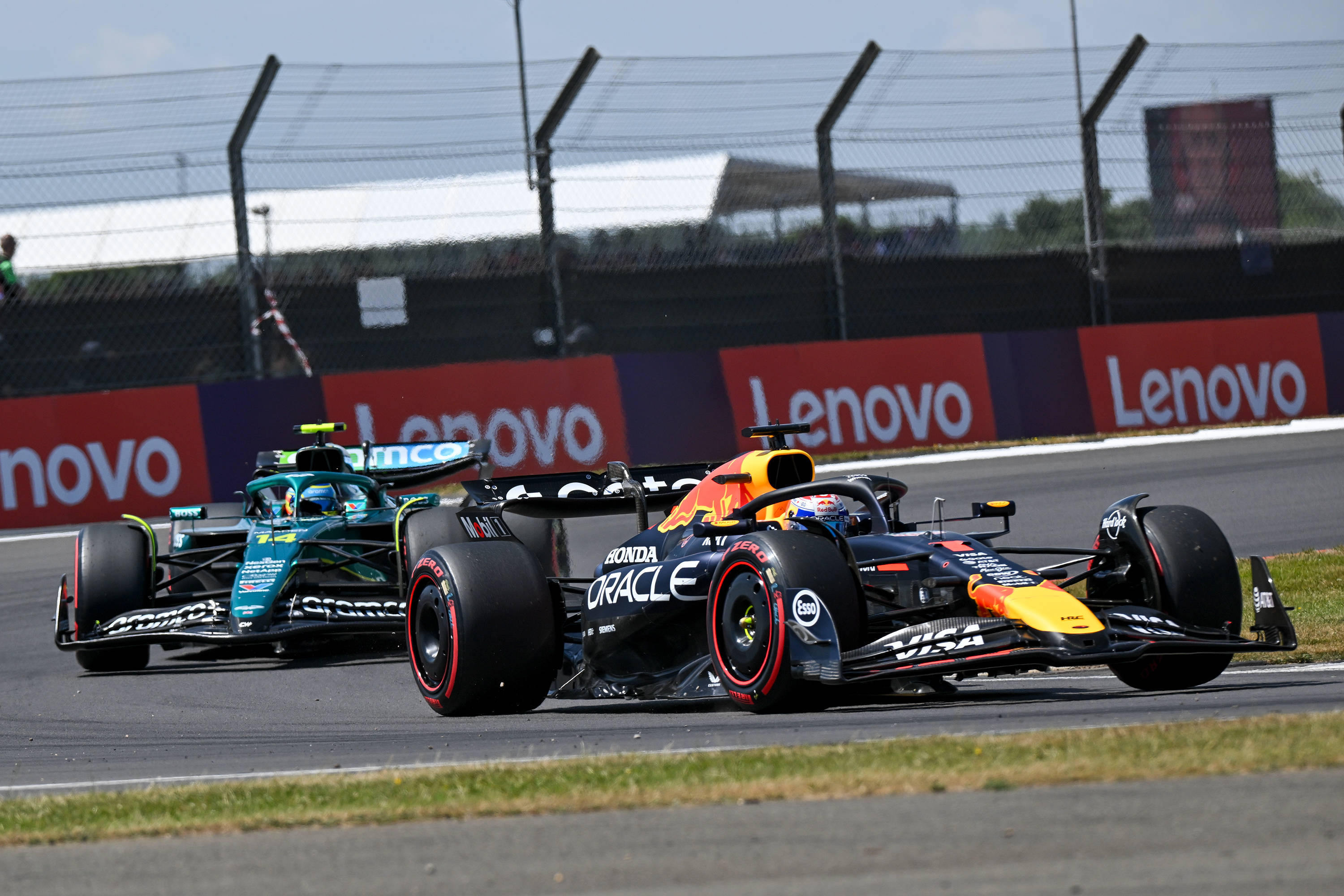 迈凯伦横扫红牛车队,拉塞尔点燃赛场的简单介绍 迈凯伦横扫红牛车队,拉塞尔点燃赛场的简单介绍