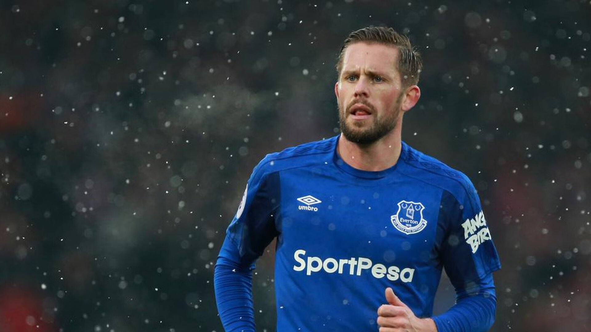 跨联盟巅峰战，英格拉姆单节狂飙25分，辽宁三叉戟合砍86分击退鹈鹕