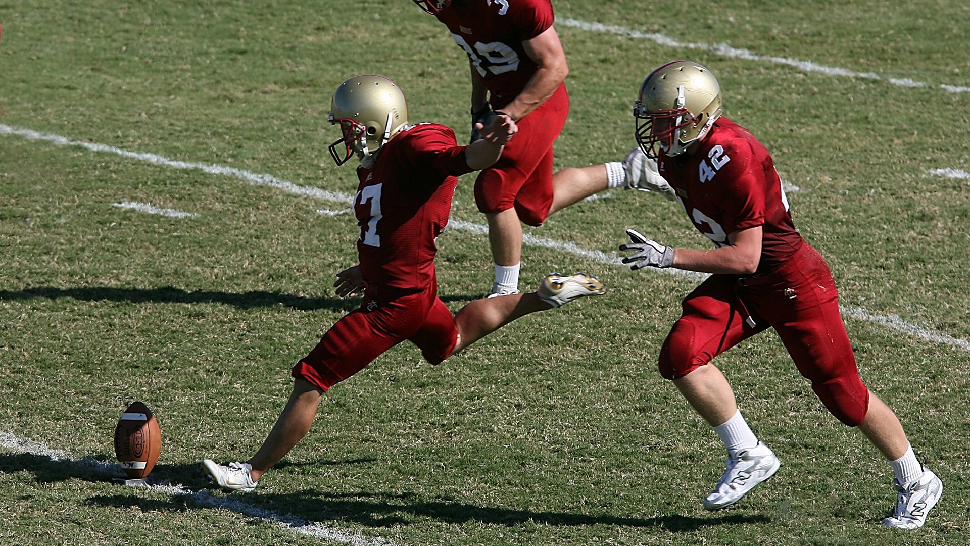 开云下载-冰封之心与黑色闪电，阿坎吉一触点燃的绿茵革命