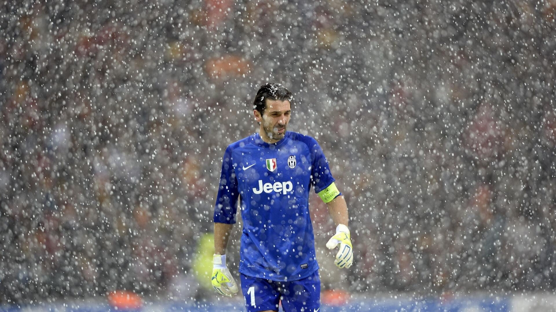 开云体育登录-宿敌的两副面孔，当安联球场遇见TD北岸花园