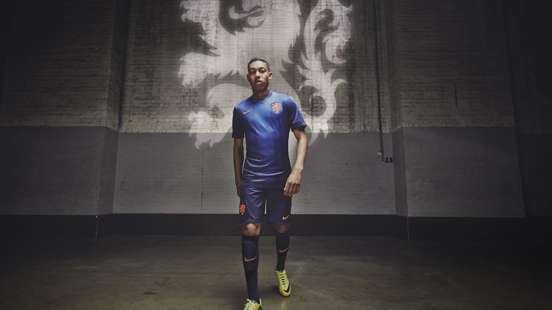 那不勒斯烈火焚尽西班牙战船，孔德燃起亚平宁永恒火焰