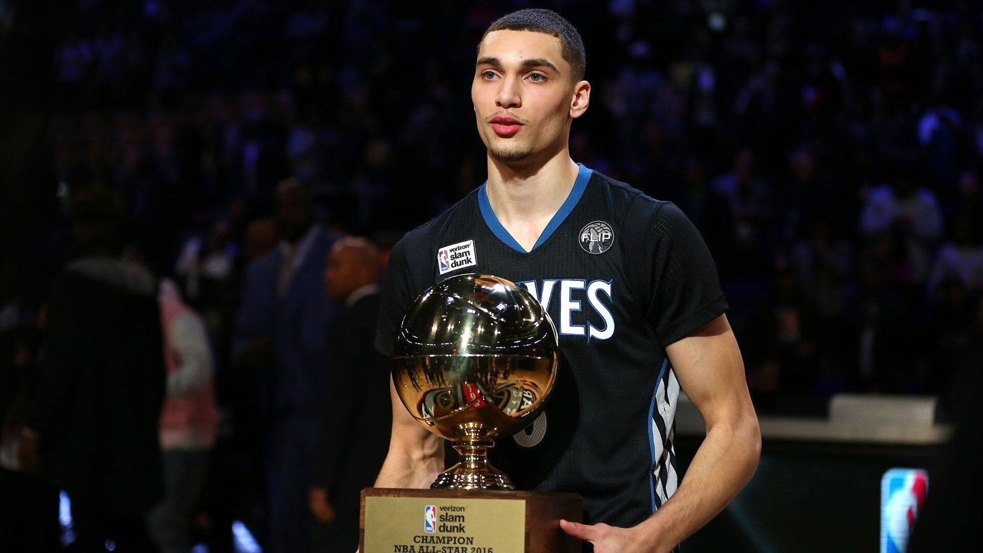 总决赛硝烟险胜红土王冠,兹维列夫用钢铁意志完成史诗救赎