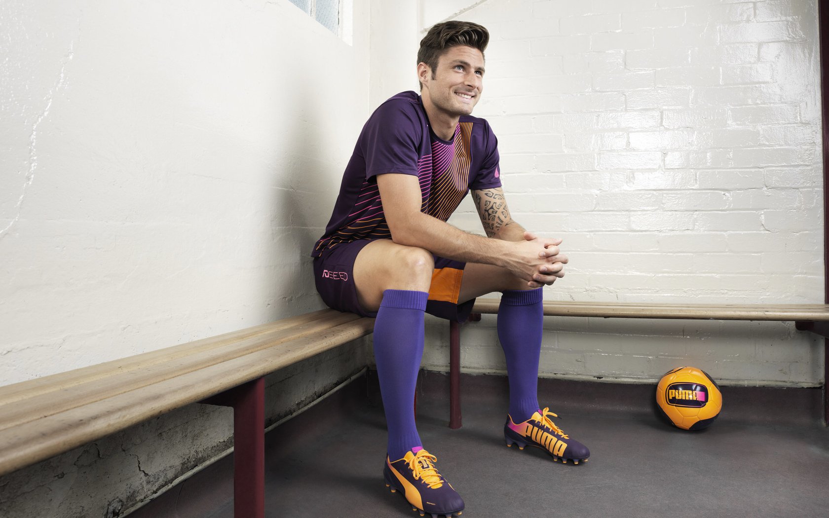 英格兰巨轮沉默之夜，加维雏凤清声，一个十九岁少年如何成为逆转的风暴眼